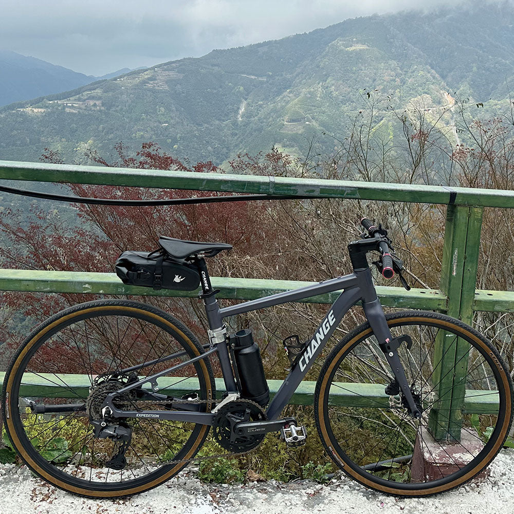 GF-901 gravel 折疊車 加裝後輪驅動電輔系統 展示兼容性與便利摺疊功能